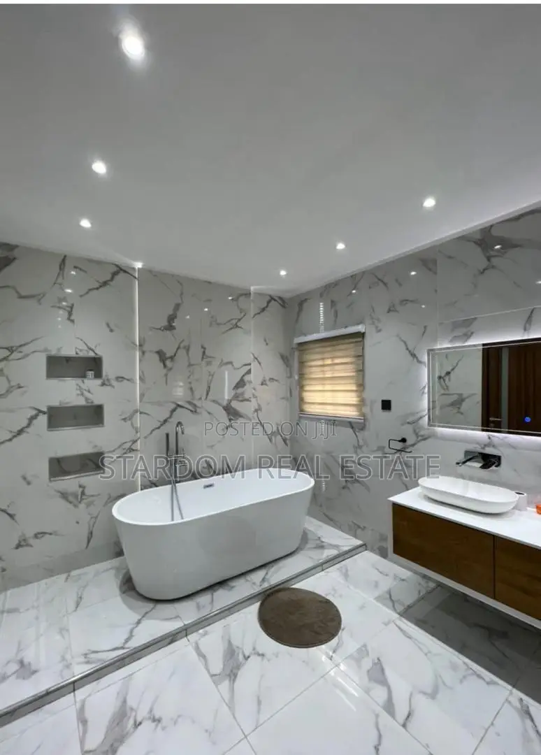 4bdrm Duplex in Ashaley Botwe for sale in Ashaley Botwe