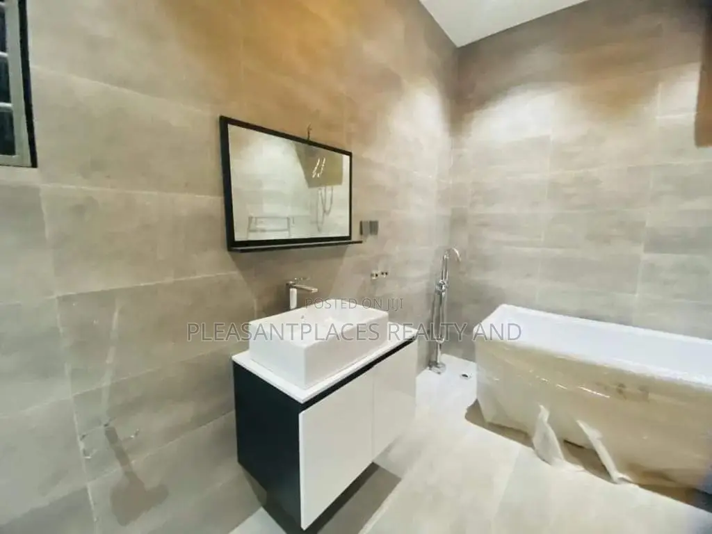 4bdrm Duplex in Pleasantplaces, Adenta for sale in Adenta