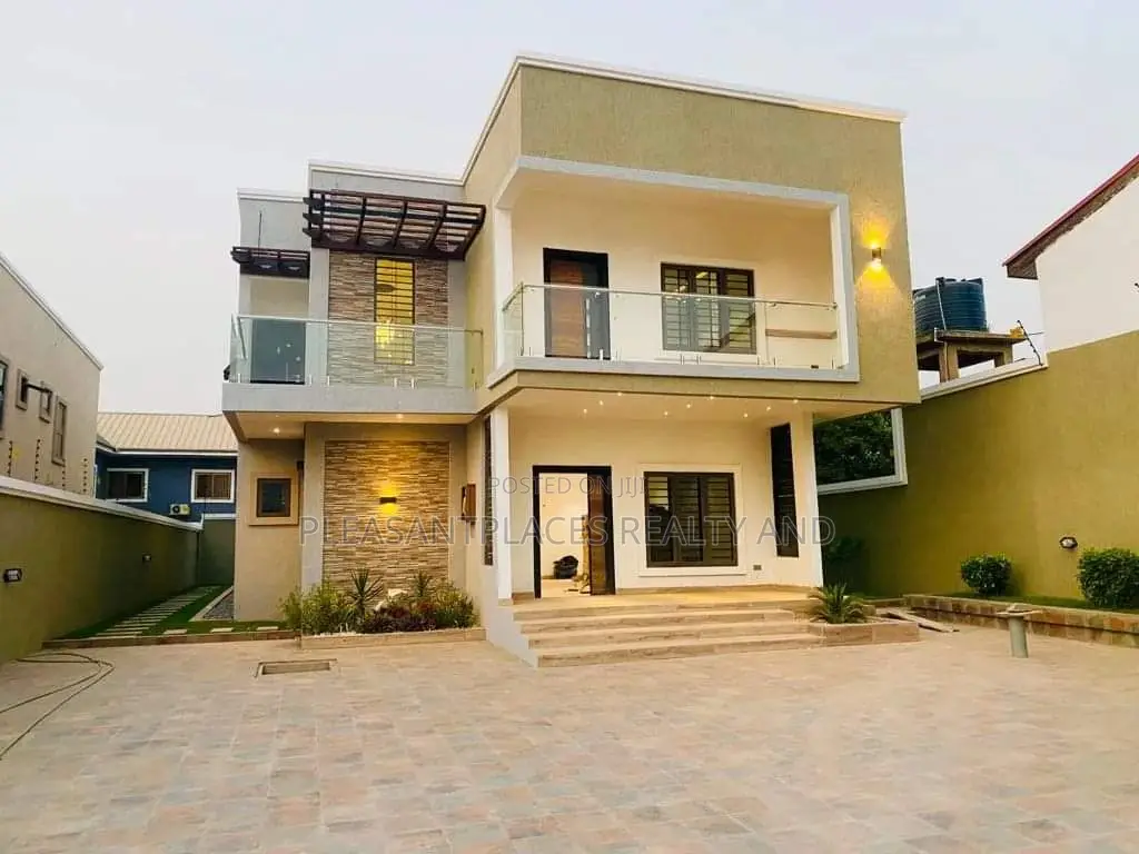 4bdrm Duplex in Pleasantplaces, Adenta for sale in Adenta