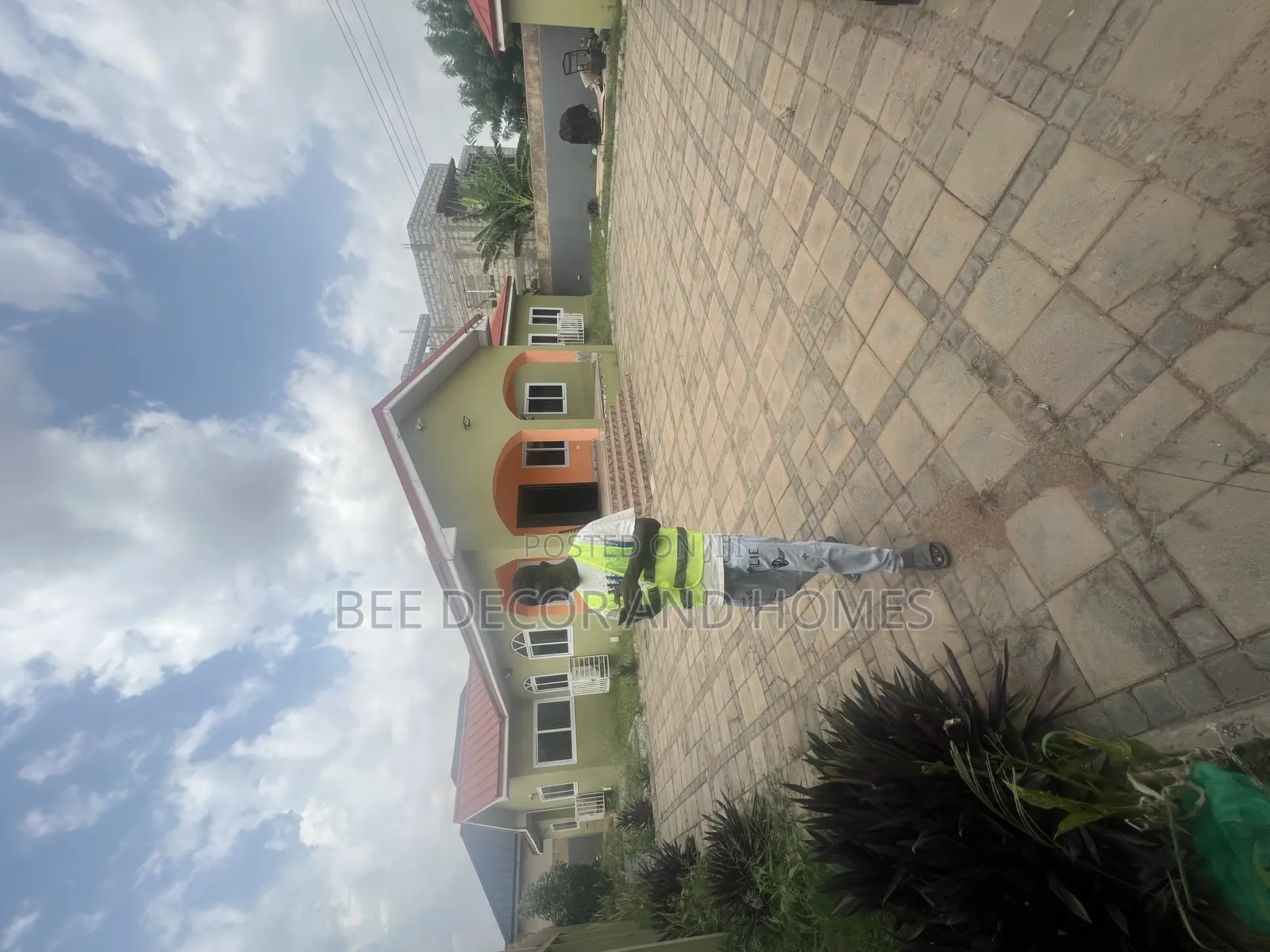 4bdrm House in Bee Decor & Homes, Old Ashomang for rent in Old Ashomang