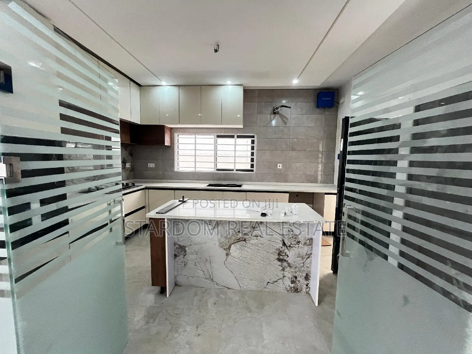 4bdrm Duplex in East Legon for sale in East Legon