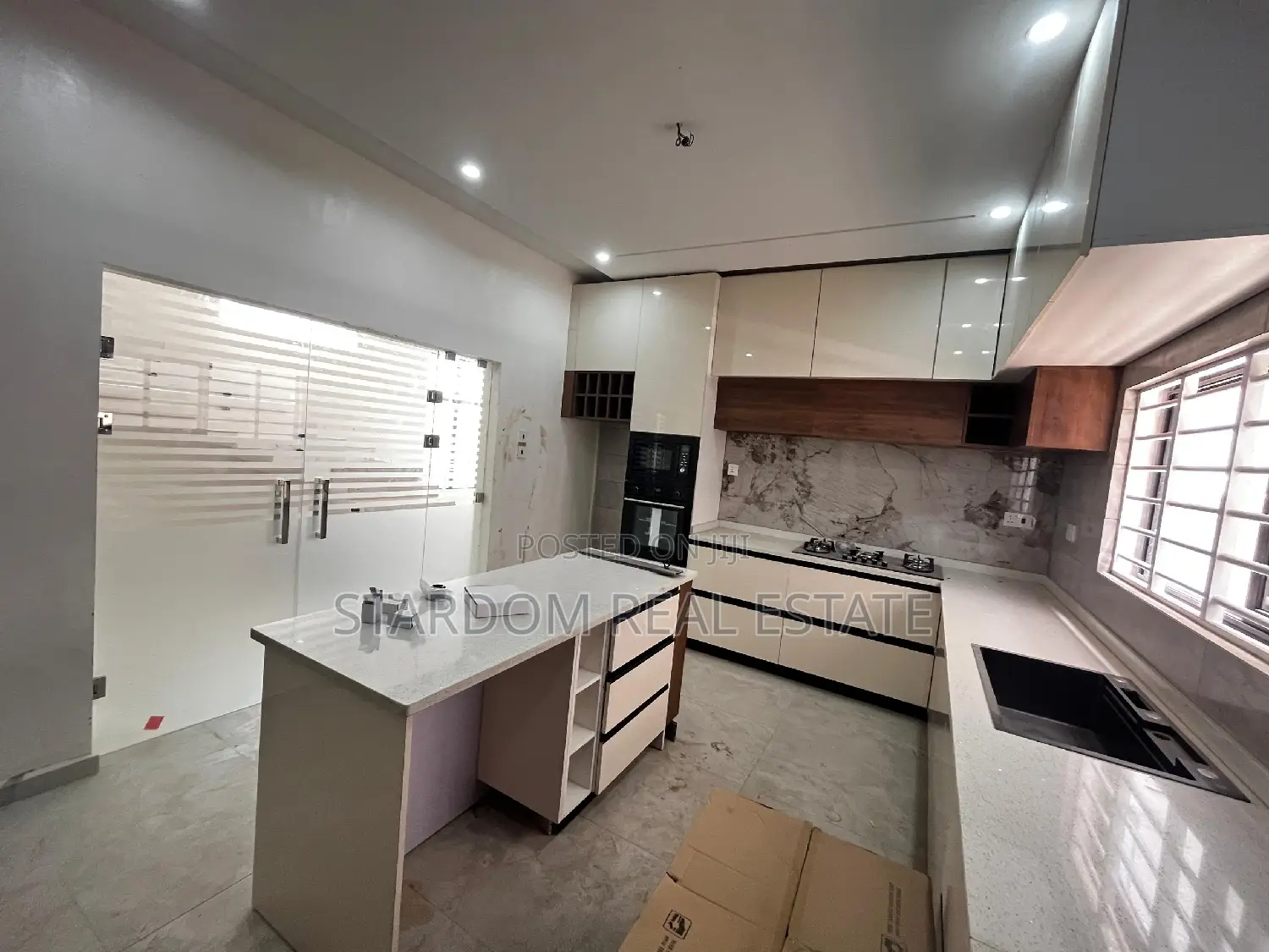 4bdrm Duplex in East Legon for sale in East Legon