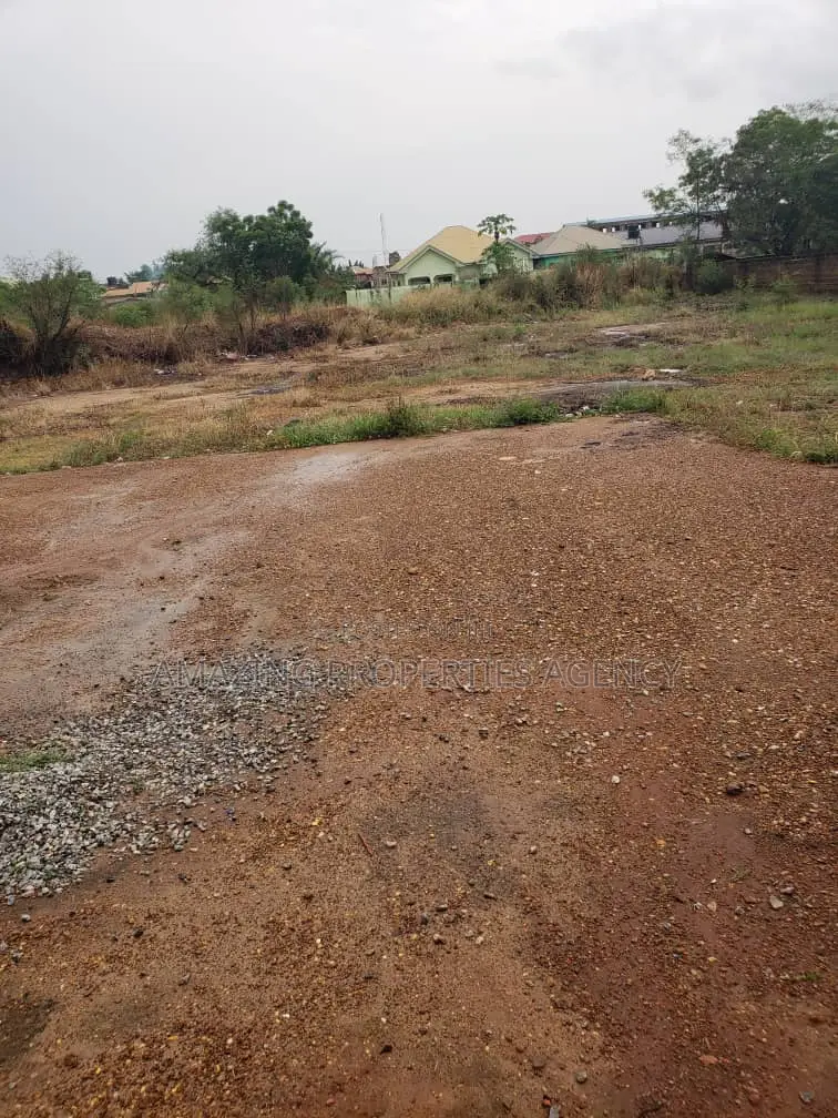 90x80 Plots of Land at Lakeside in Lake Side Estate