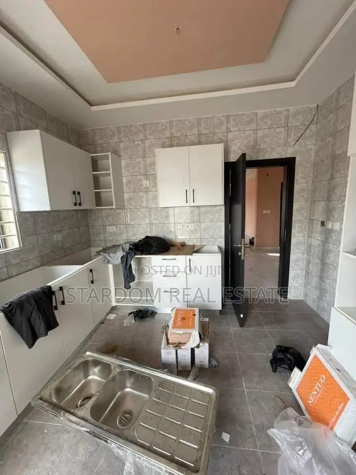 4bdrm Duplex in Sakumono for sale in Sakumono