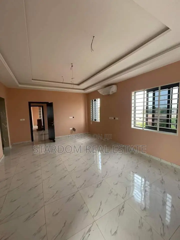 4bdrm Duplex in Sakumono for sale in Sakumono