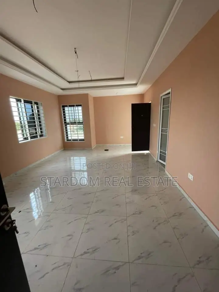 4bdrm Duplex in Sakumono for sale in Sakumono