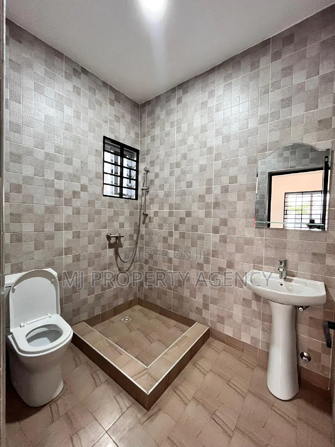 3bdrm House in Community 25, Tema Metropolitan for sale in Tema Metropolitan