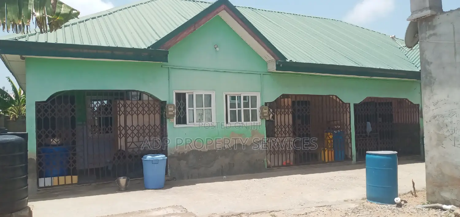 10bdrm House in Kasoa Amanfrom Iron for sale in Kasoa