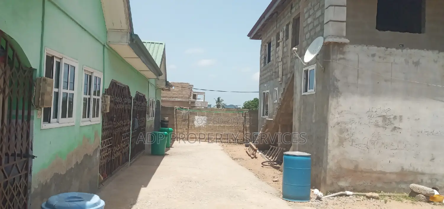 10bdrm House in Kasoa Amanfrom Iron for sale in Kasoa