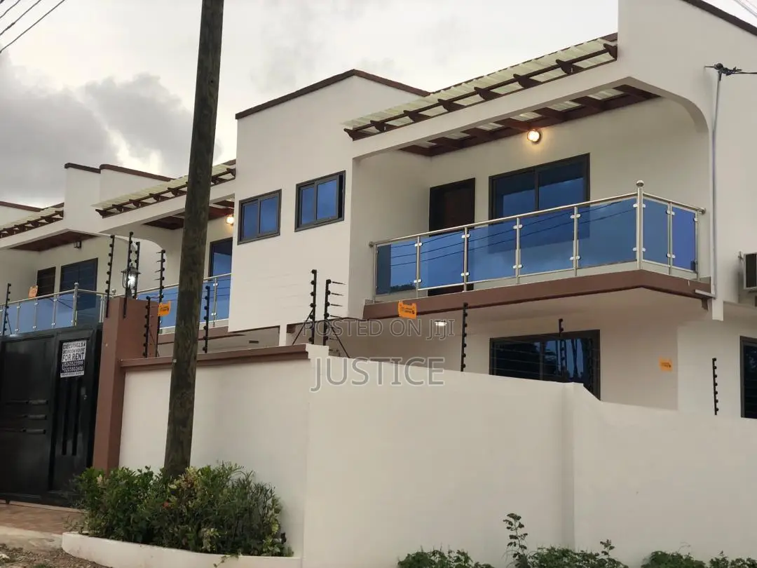 3bdrm Duplex in Ashongman Estate for rent in Ashomang Estate