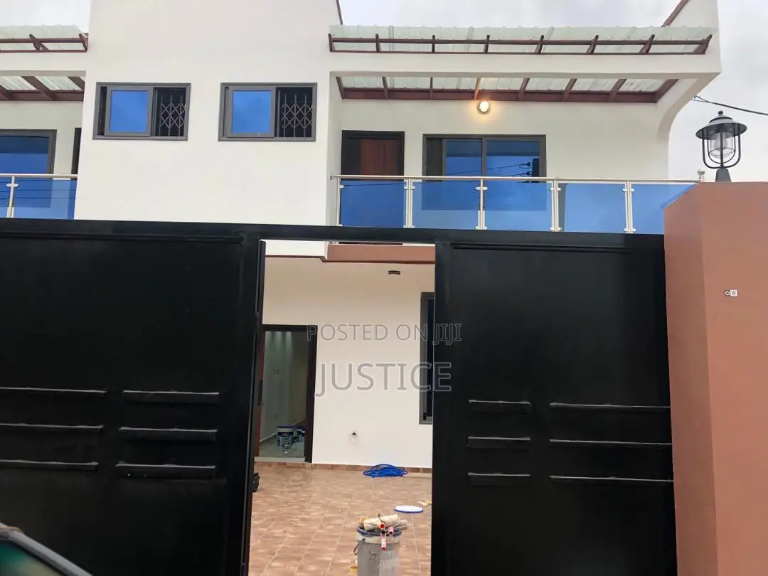 3bdrm Duplex in Ashongman Estate for rent in Ashomang Estate