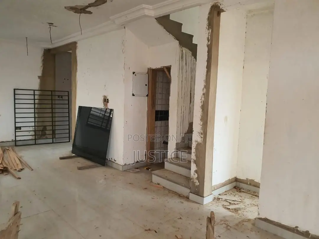 4bdrm Duplex in Haasto, Haatso for sale in Haatso