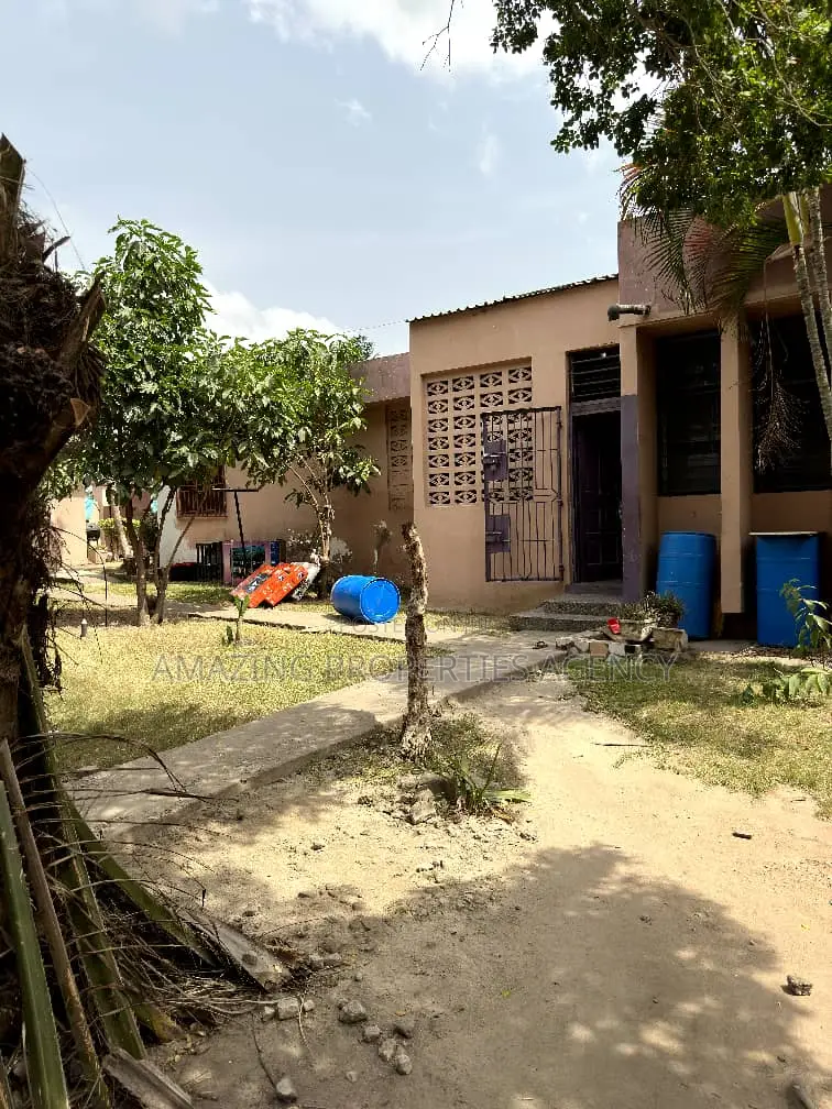 2 and Half Plots of Land at Dzorwulu in Dzorwulu