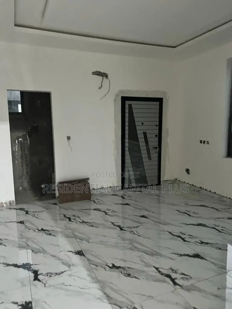 4bdrm Duplex in Spintex for sale in Spintex