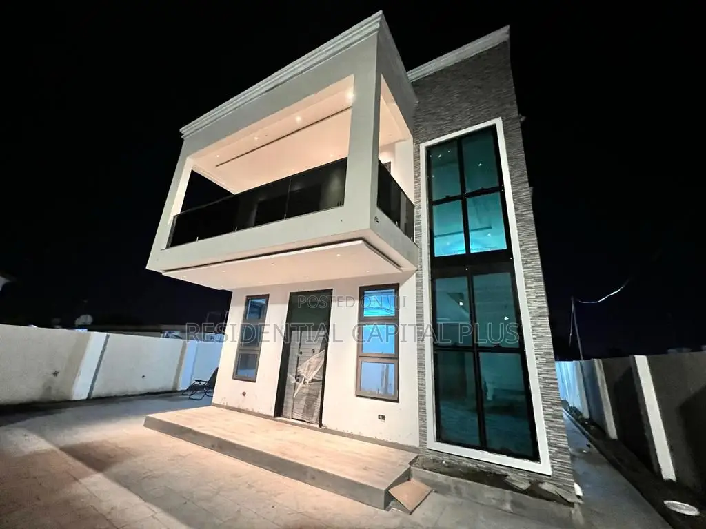 4bdrm Duplex in Spintex for sale in Spintex
