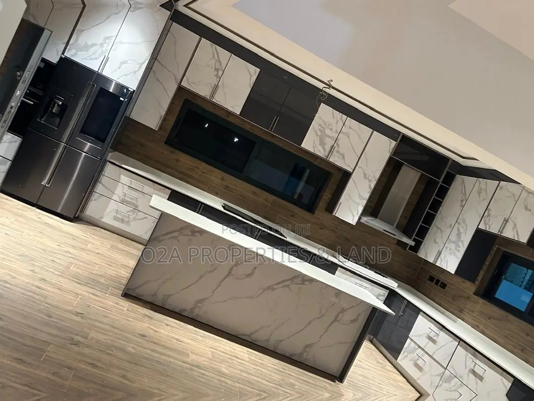 5bdrm House in Lakeside Estate for sale in Lake Side Estate
