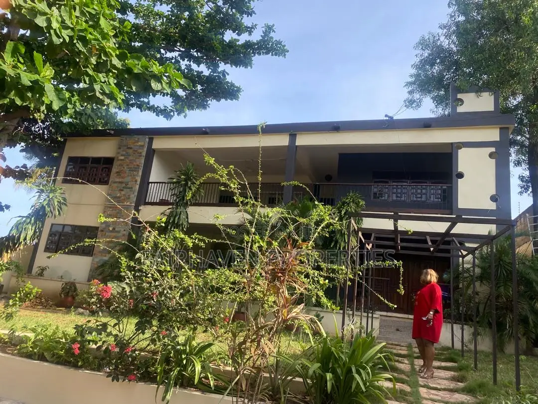 6bdrm House in Cantonment, Cantonments for rent in Cantonments