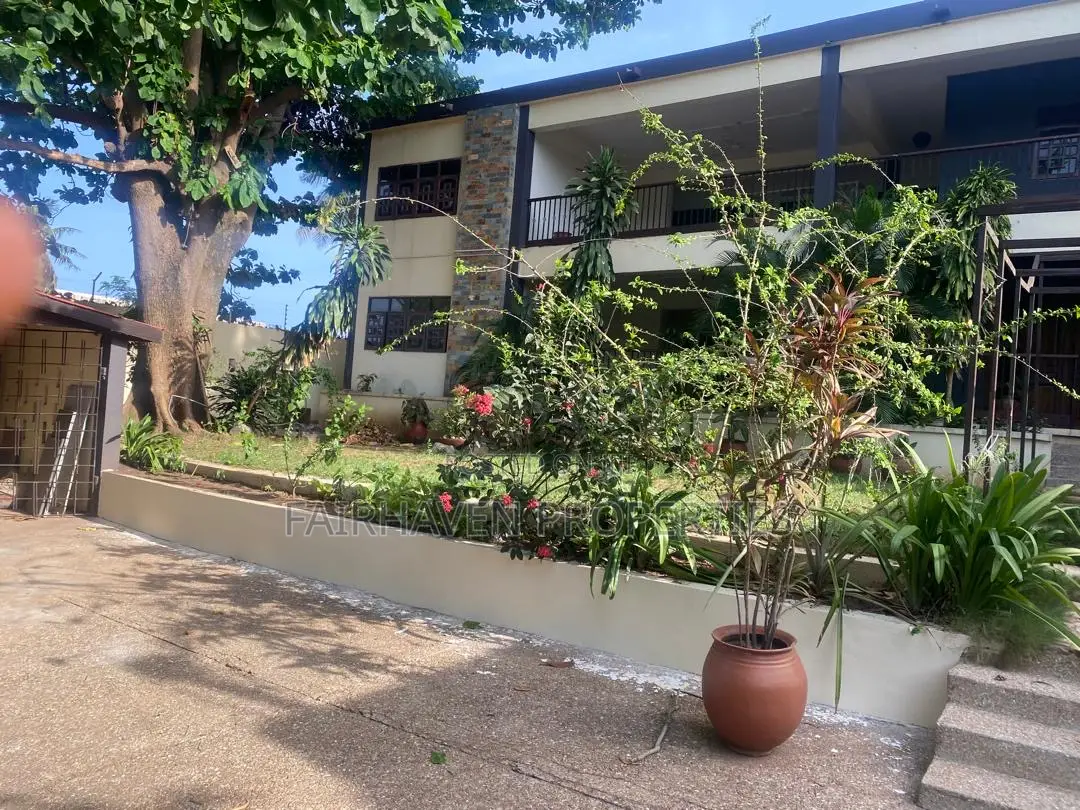 6bdrm House in Cantonment, Cantonments for rent in Cantonments