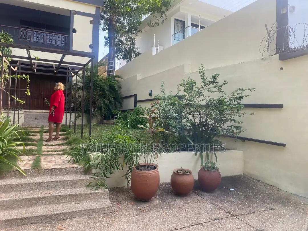 6bdrm House in Cantonment, Cantonments for rent in Cantonments