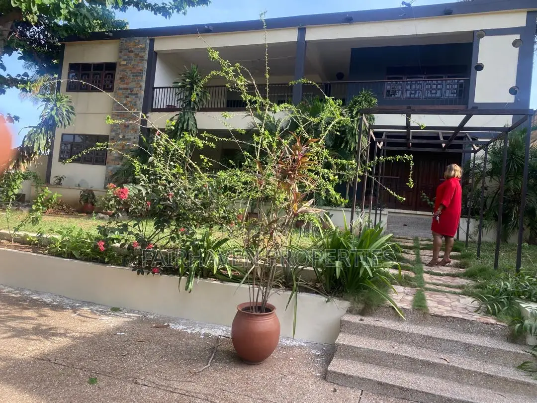 6bdrm House in Cantonment, Cantonments for rent in Cantonments