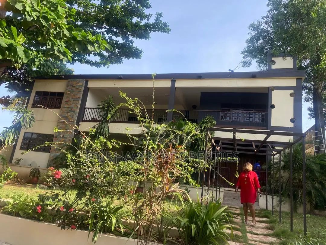 6bdrm House in Cantonment, Cantonments for rent in Cantonments