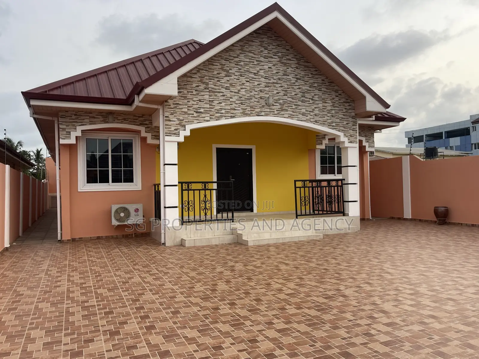 3bdrm House in Community 18, Spintex for rent in Spintex