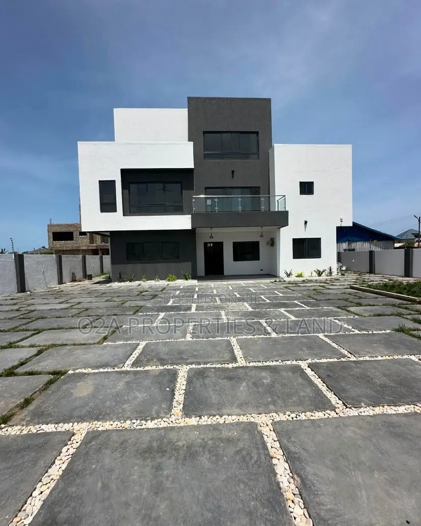5bdrm House in Tse Addo, Trade Fair for sale in Trade Fair