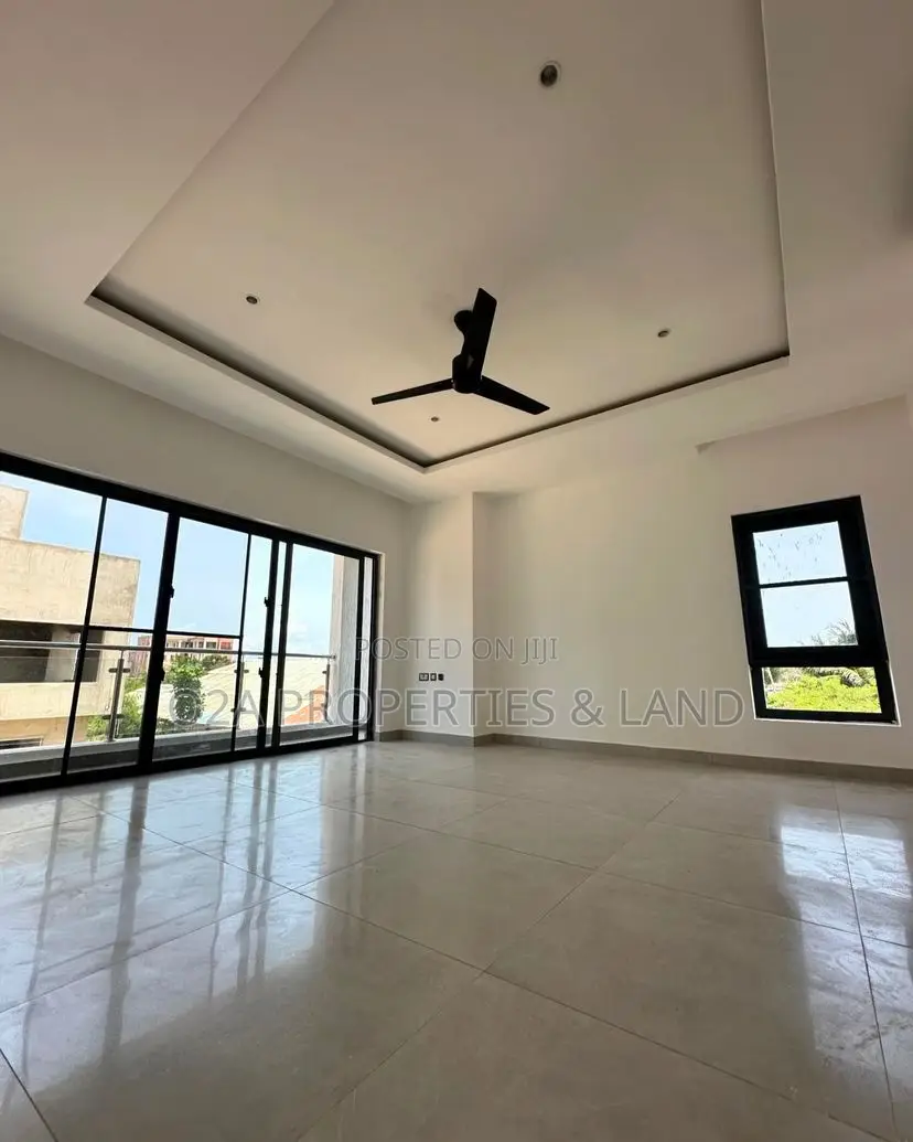 5bdrm House in Tse Addo, Trade Fair for sale in Trade Fair