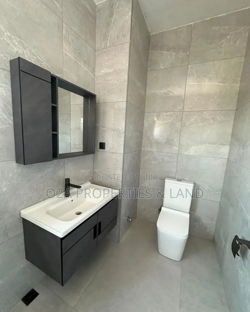 5bdrm House in Tse Addo, Trade Fair for sale in Trade Fair