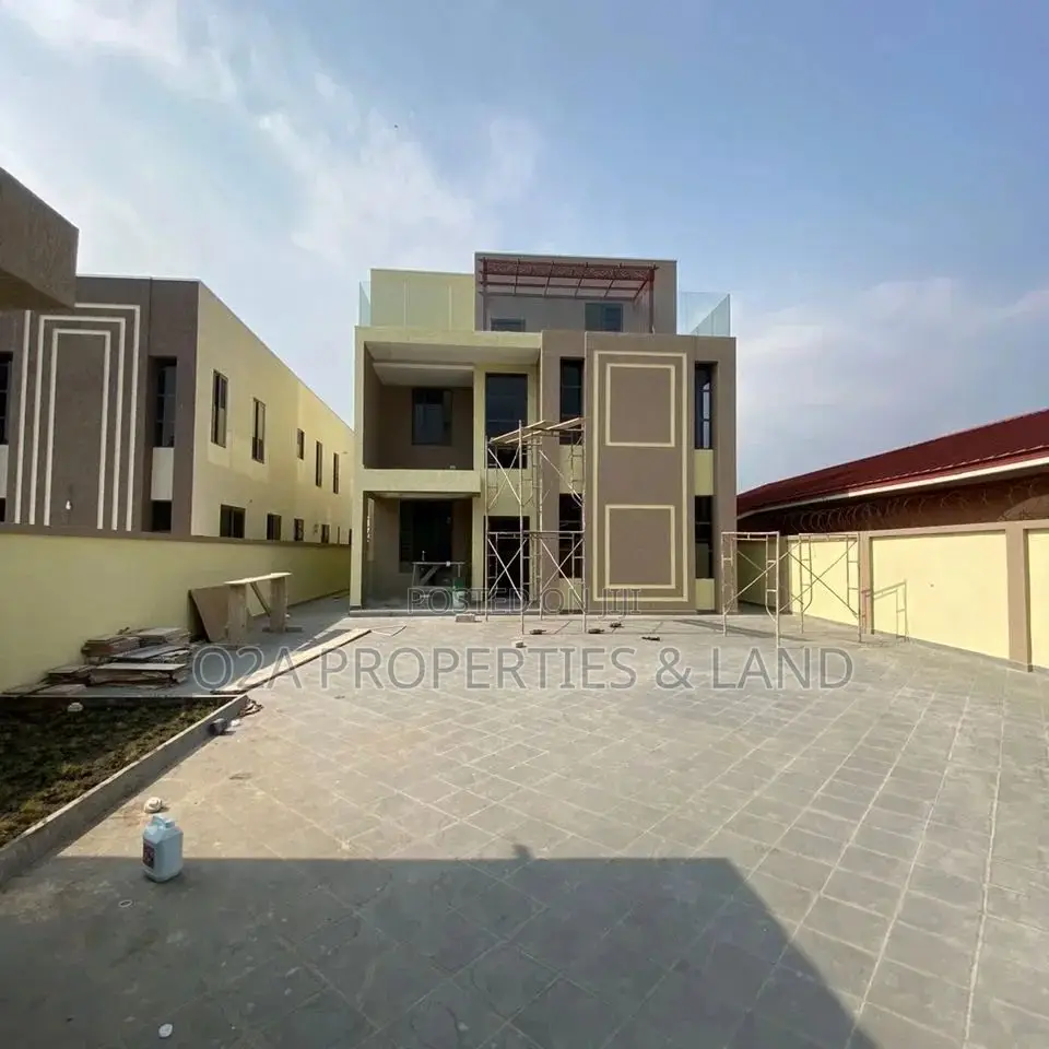 5bdrm House in East Legon, Police Station for sale in Police Station