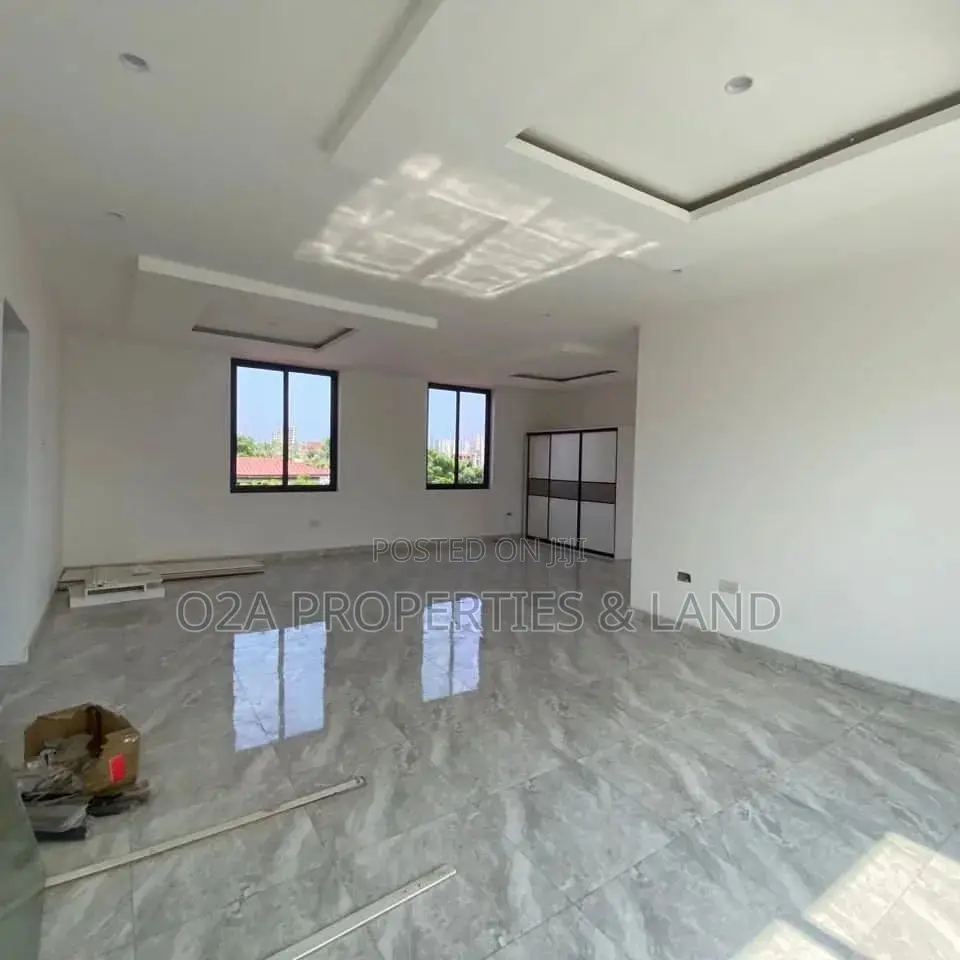5bdrm House in East Legon, Police Station for sale in Police Station