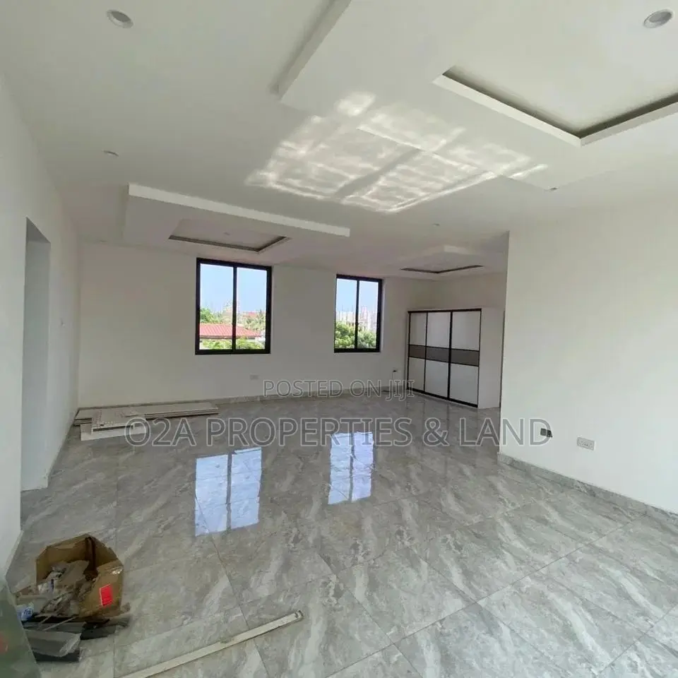 5bdrm House in East Legon, Police Station for sale in Police Station
