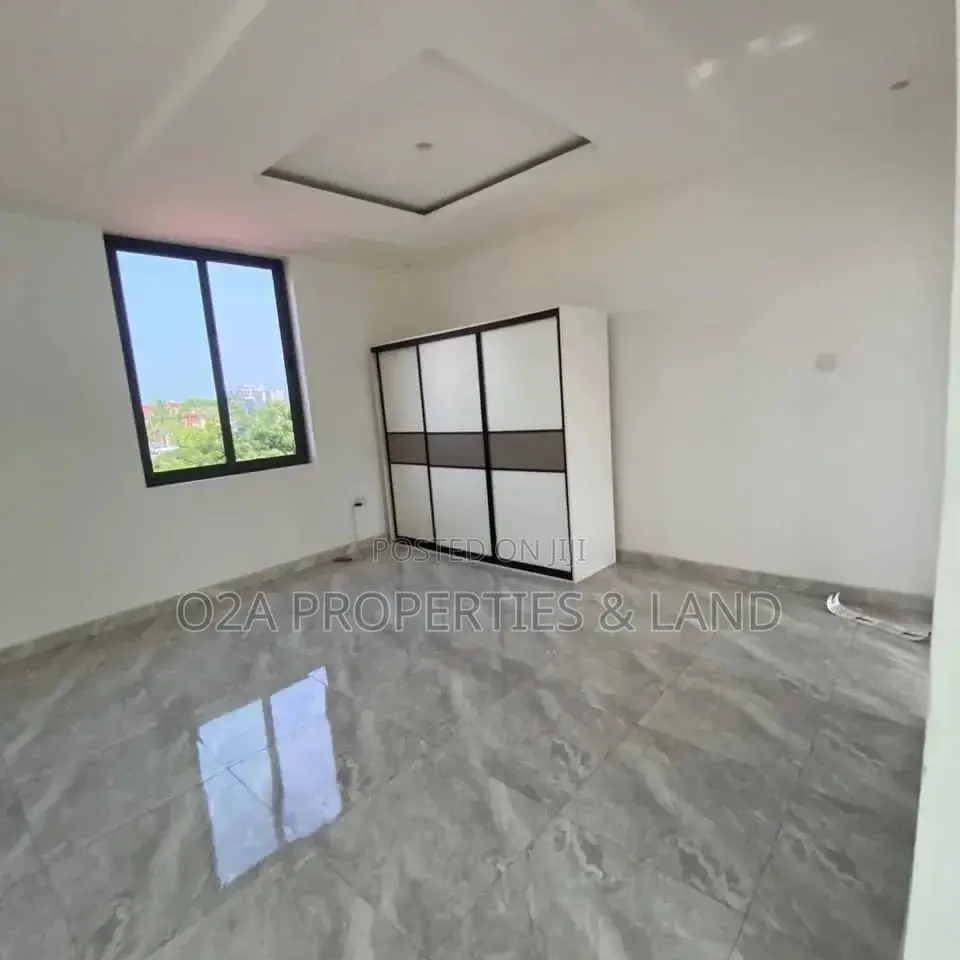 5bdrm House in East Legon, Police Station for sale in Police Station