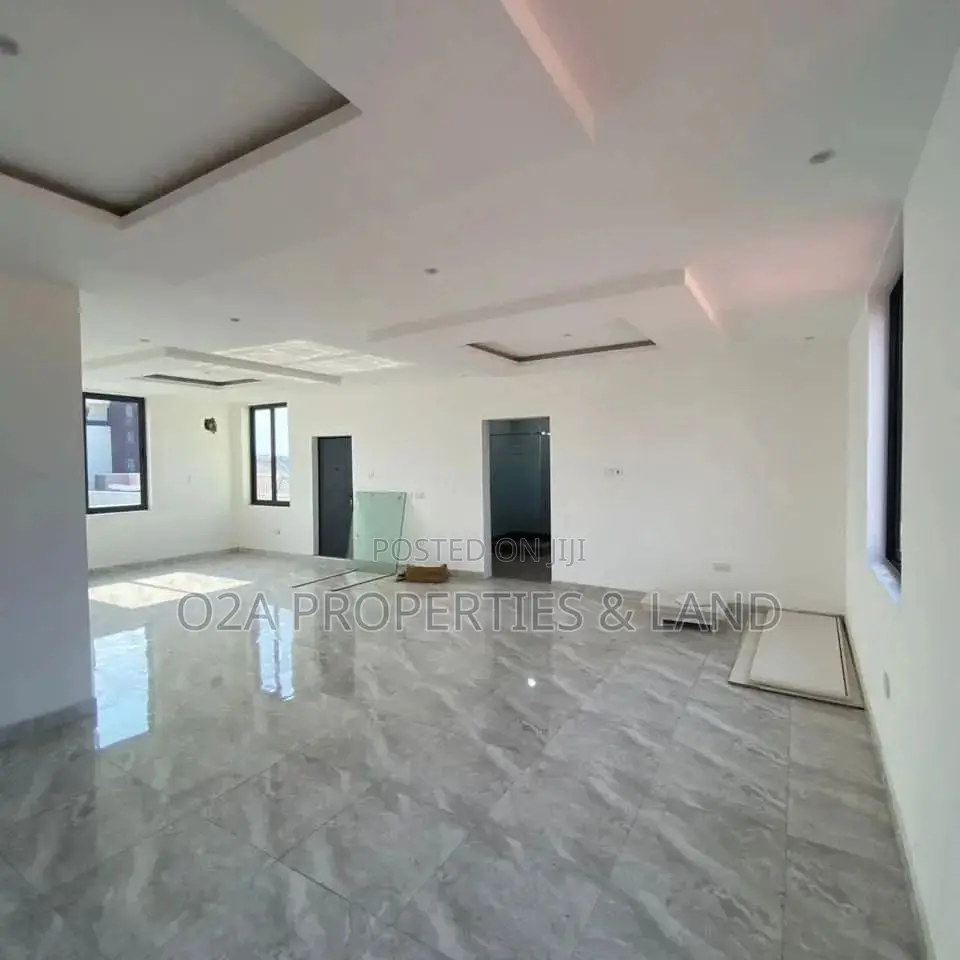 5bdrm House in East Legon, Police Station for sale in Police Station