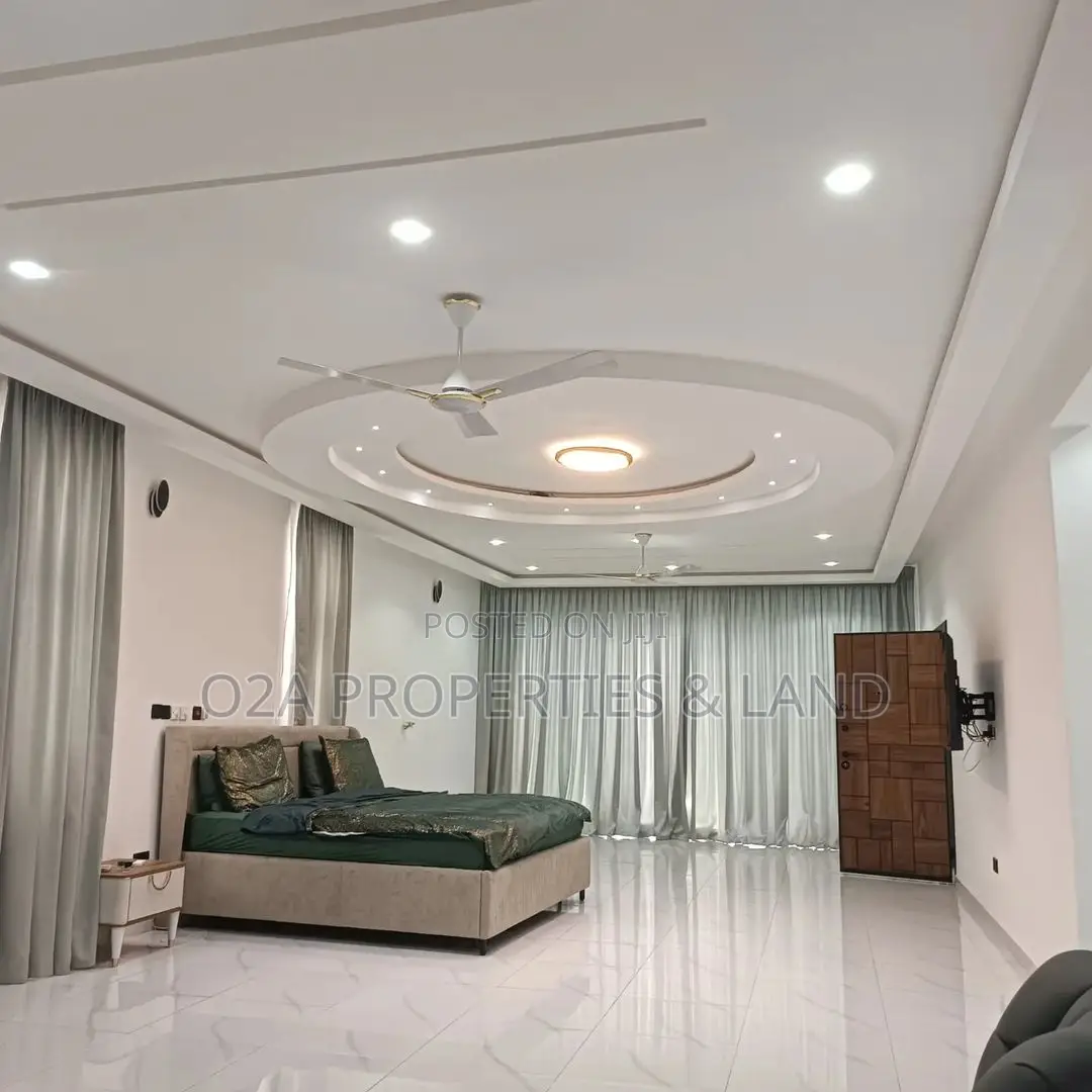 6bdrm House in East Legon, A&C Mall Area for sale in A&C Mall Area