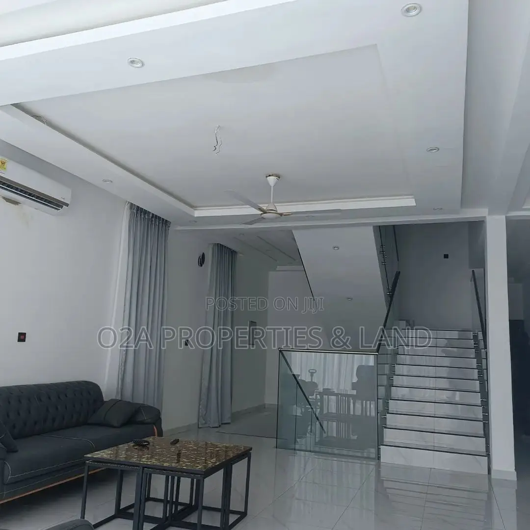 6bdrm House in East Legon, A&C Mall Area for sale in A&C Mall Area