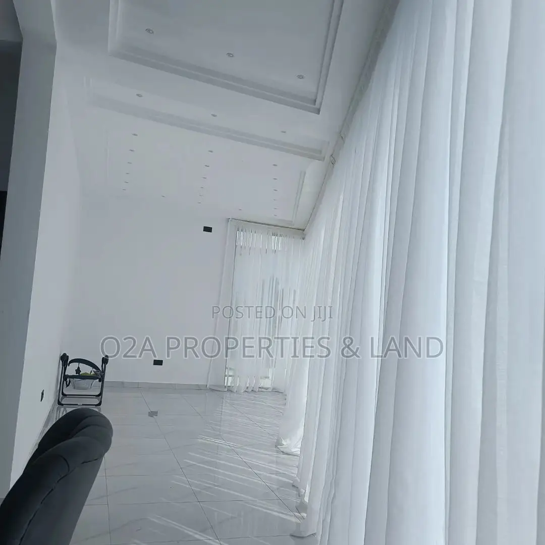6bdrm House in East Legon, A&C Mall Area for sale in A&C Mall Area