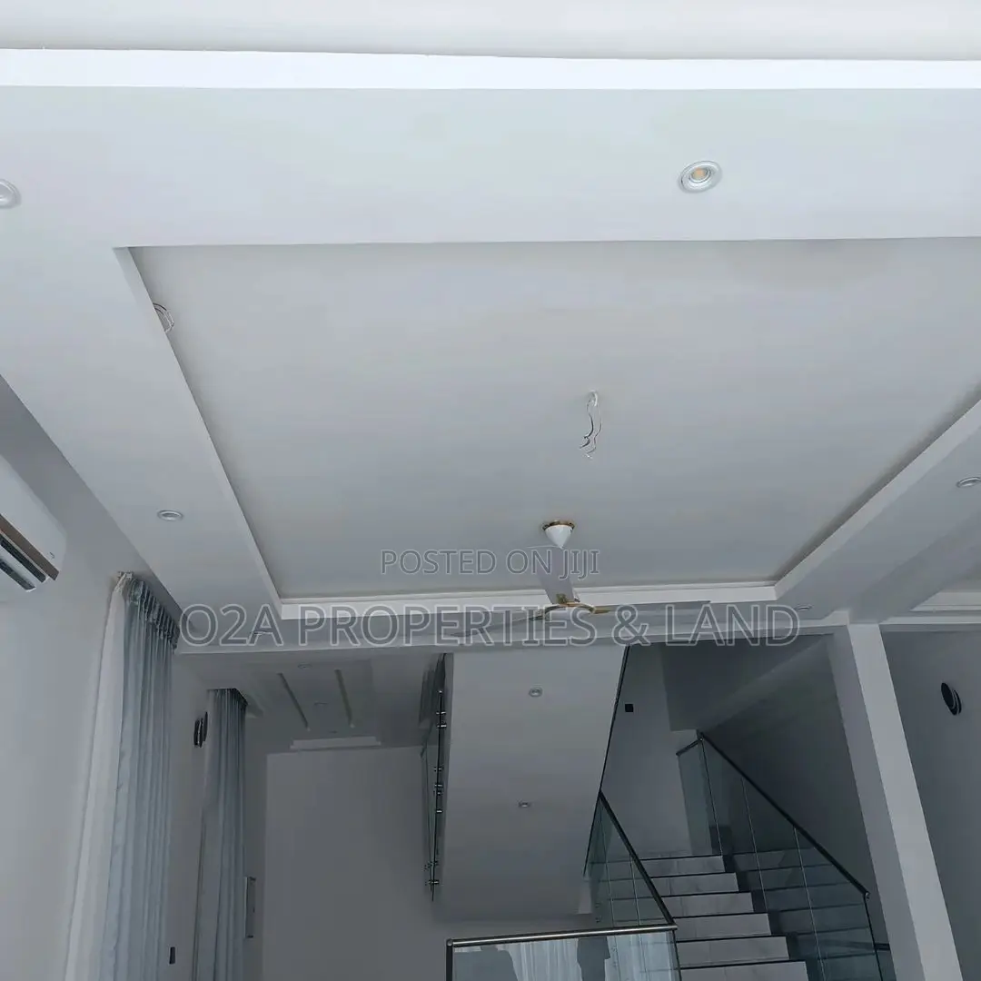 6bdrm House in East Legon, A&C Mall Area for sale in A&C Mall Area