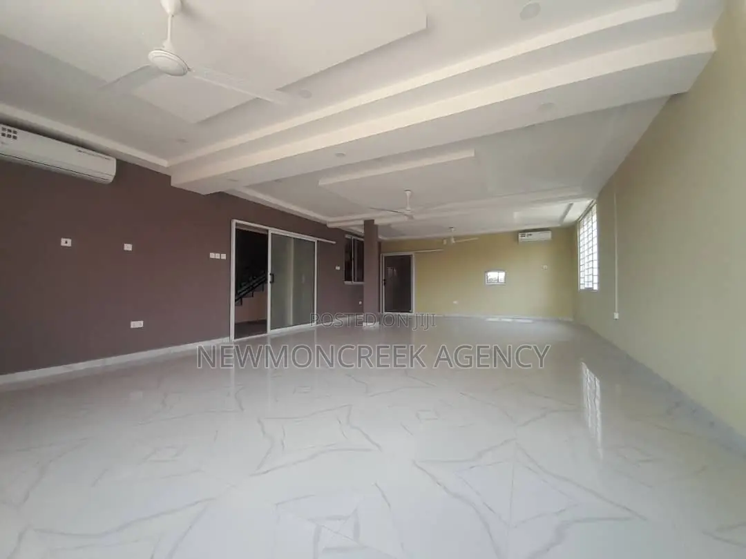 4bdrm Duplex in Abokobi Junction, Accra Metropolitan for sale in Accra Metropolitan