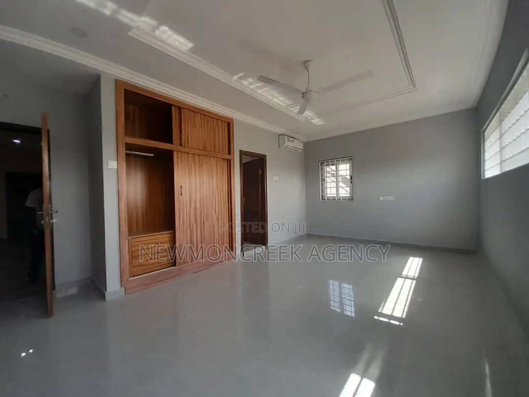 4bdrm Duplex in Abokobi Junction, Accra Metropolitan for sale in Accra Metropolitan