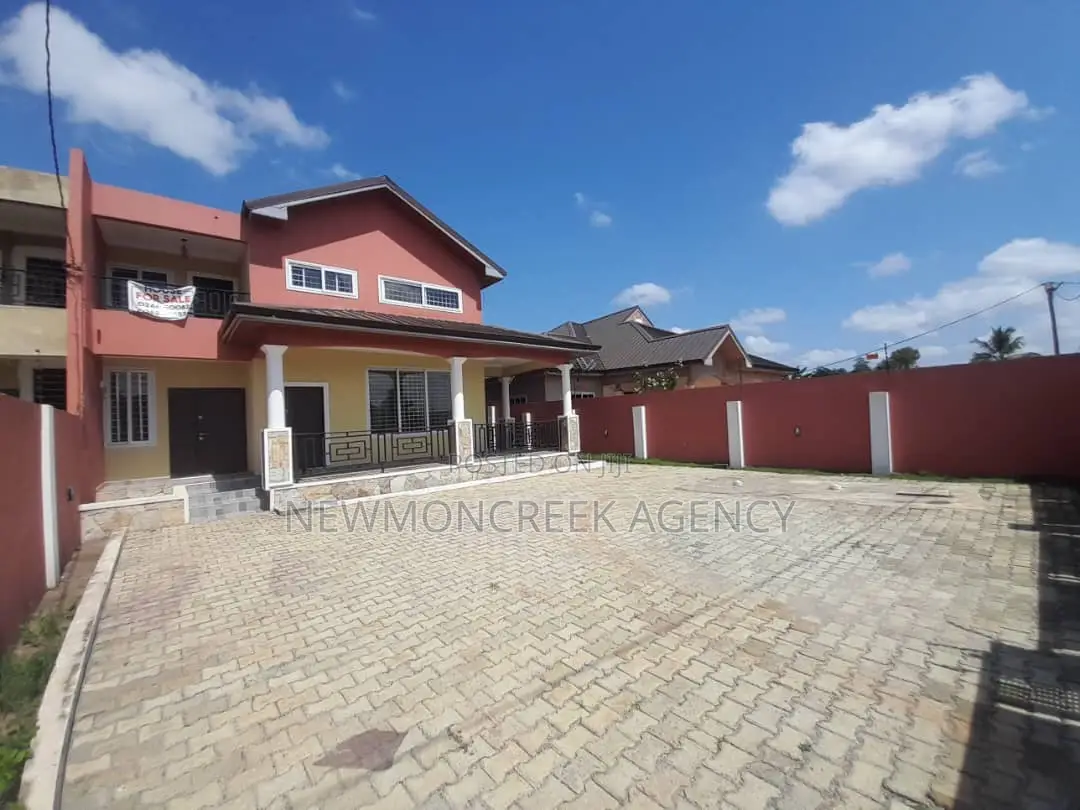 4bdrm Duplex in Abokobi Junction, Accra Metropolitan for sale in Accra Metropolitan