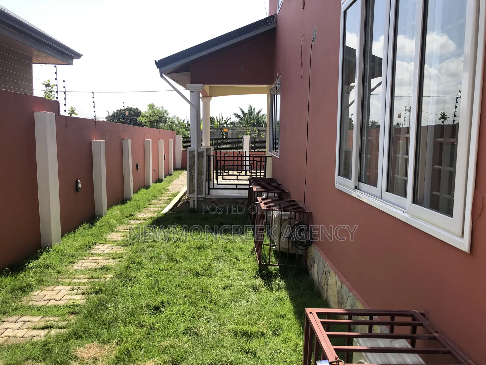 4bdrm Duplex in Abokobi Junction, Accra Metropolitan for sale in Accra Metropolitan