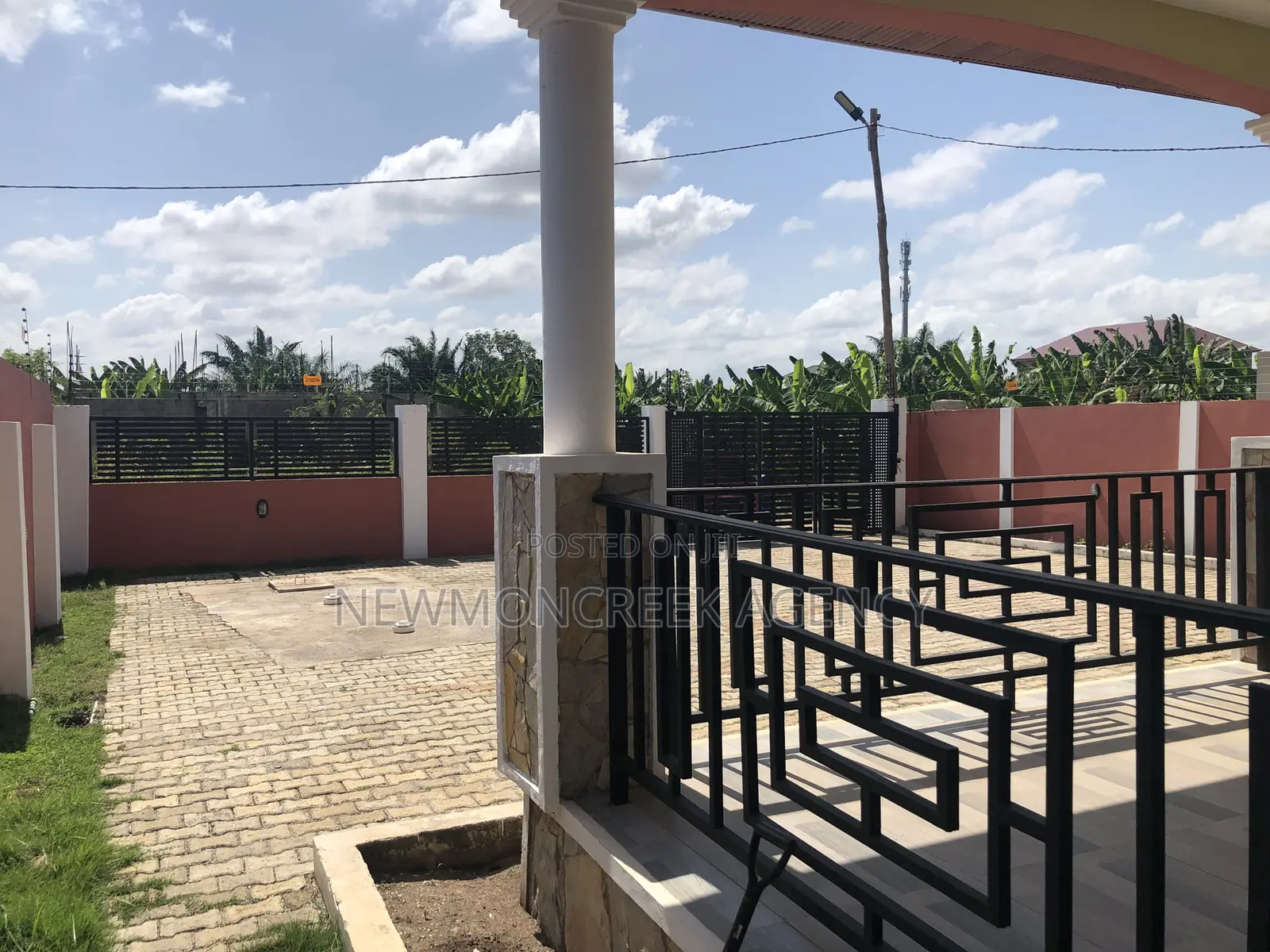4bdrm Duplex in Abokobi Junction, Accra Metropolitan for sale in Accra Metropolitan