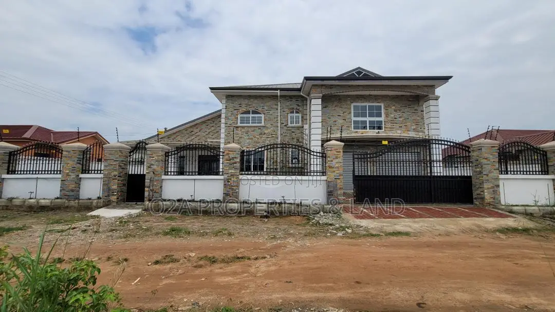 4bdrm House in Afienya, Police Station for sale in Police Station