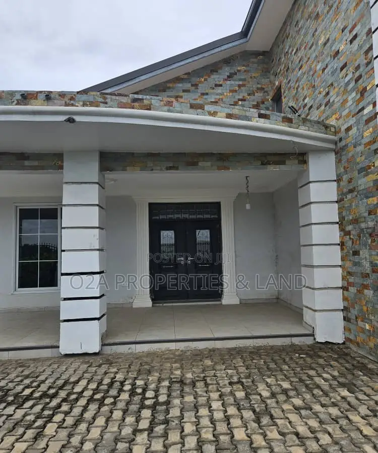 4bdrm House in Afienya, Police Station for sale in Police Station