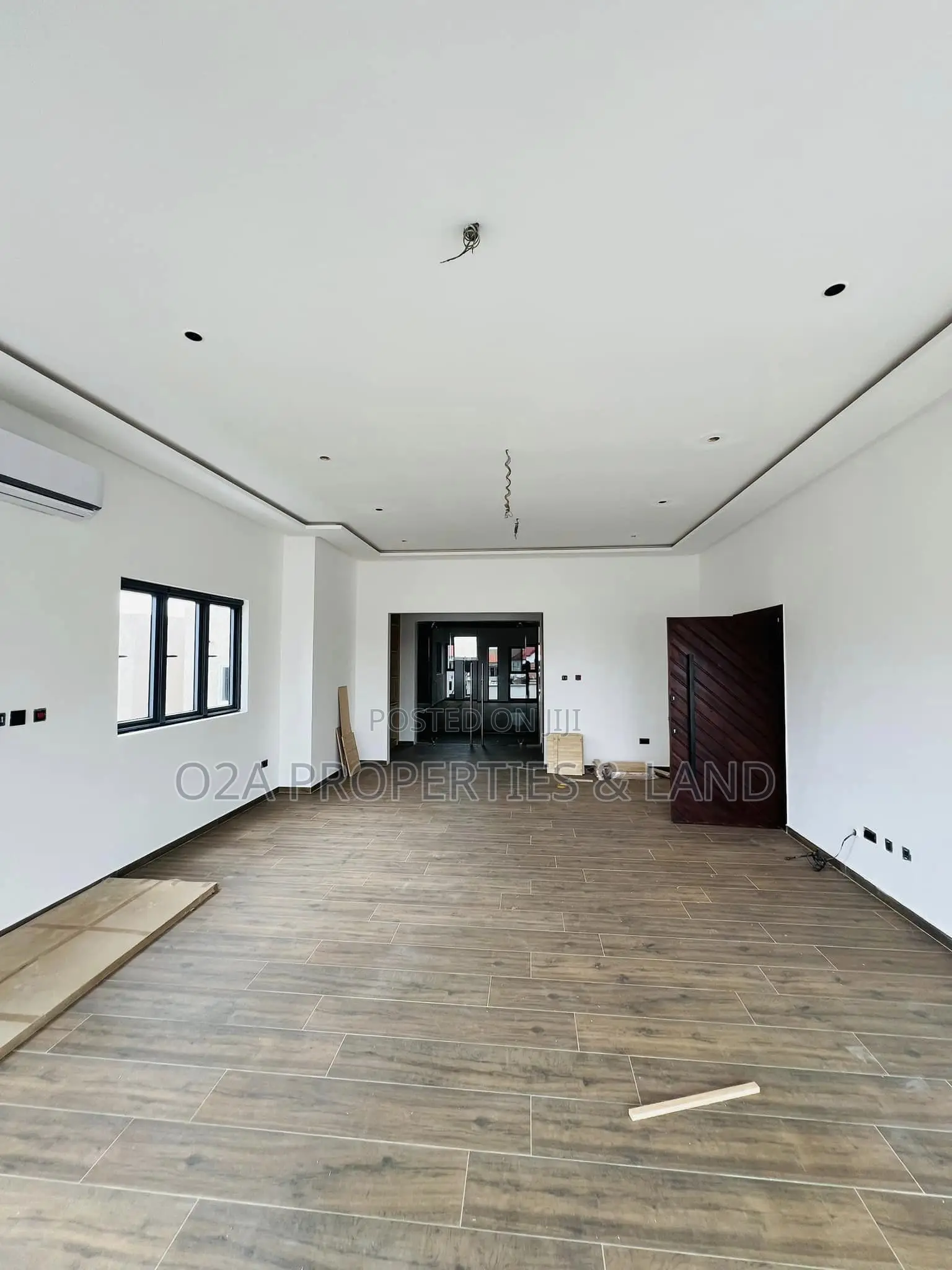 5bdrm House in Ashaley Botwe for sale in Lake Side Estate