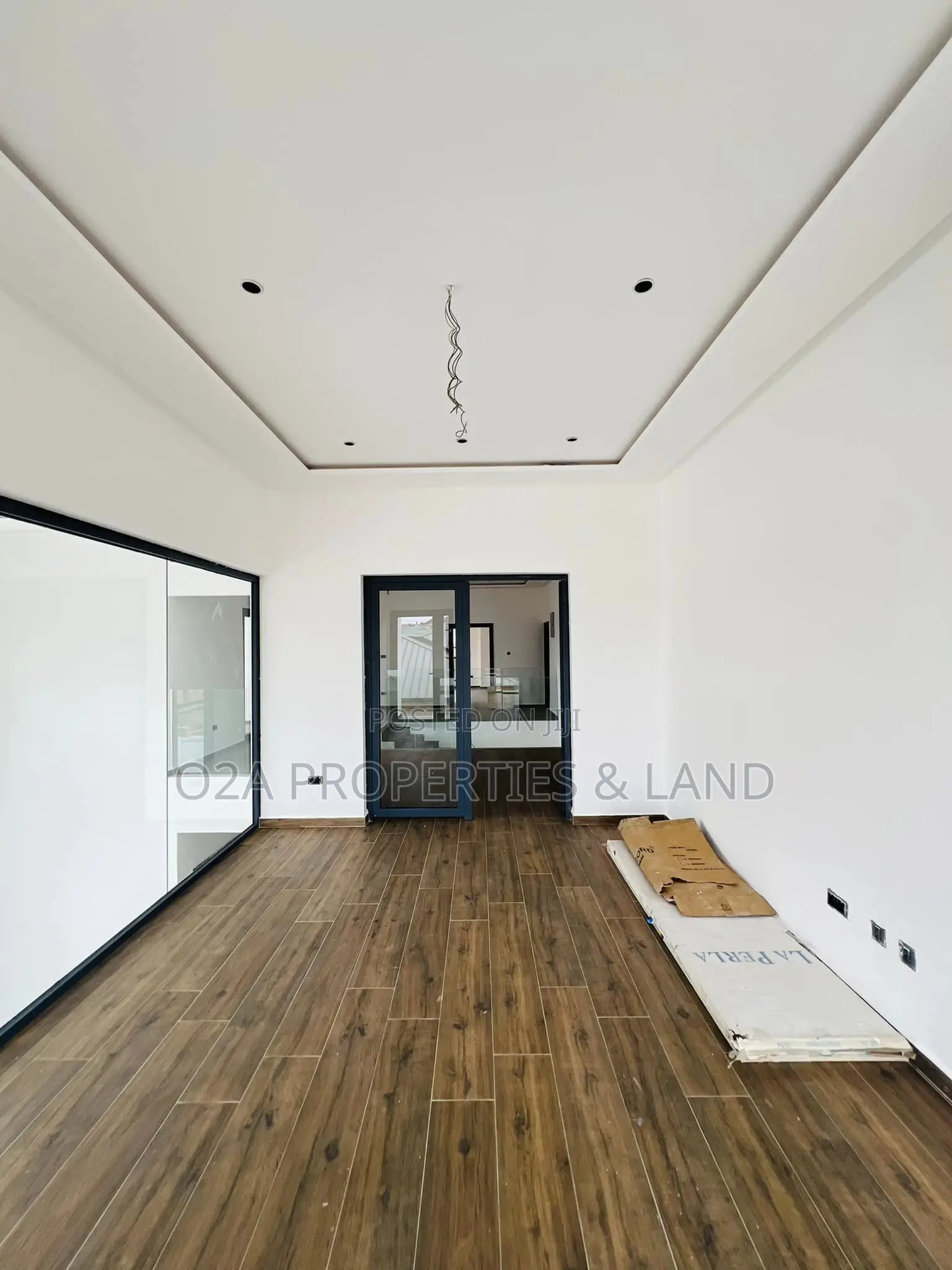 5bdrm House in Ashaley Botwe for sale in Lake Side Estate