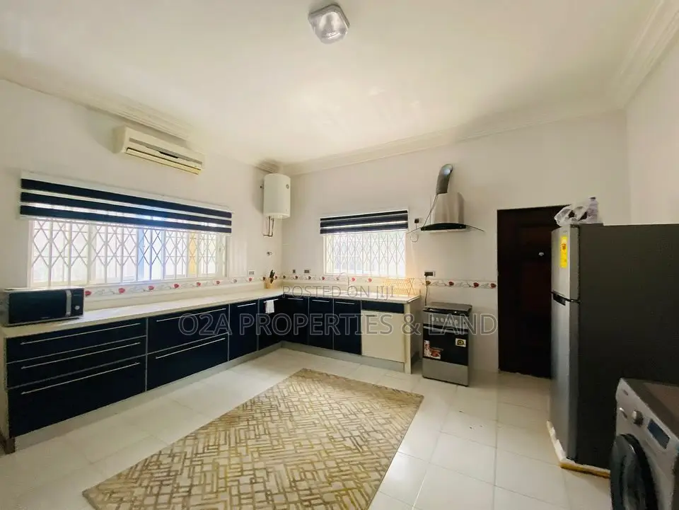 4bdrm House in Cantonments, Acquinas for rent in Acquinas