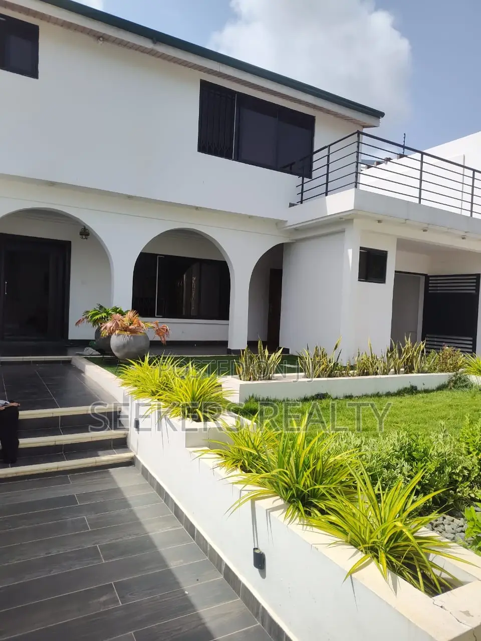 5bdrm House in Seekers Realty, Cantonments for rent in Cantonments