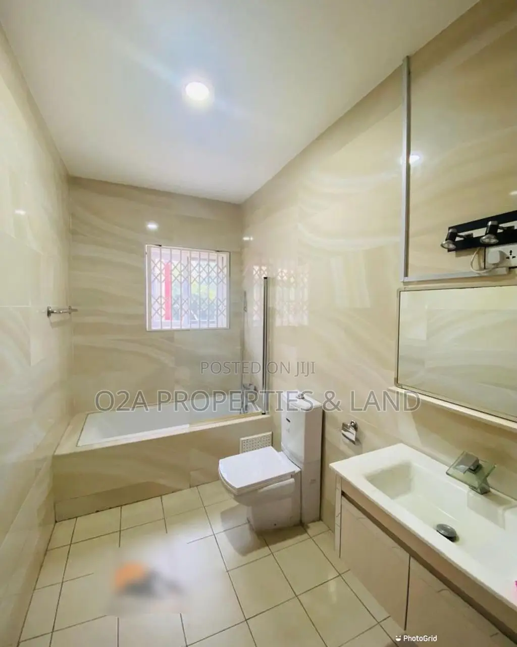 3bdrm Townhouse / Terrace in Cantonments, Acquinas for rent in Acquinas